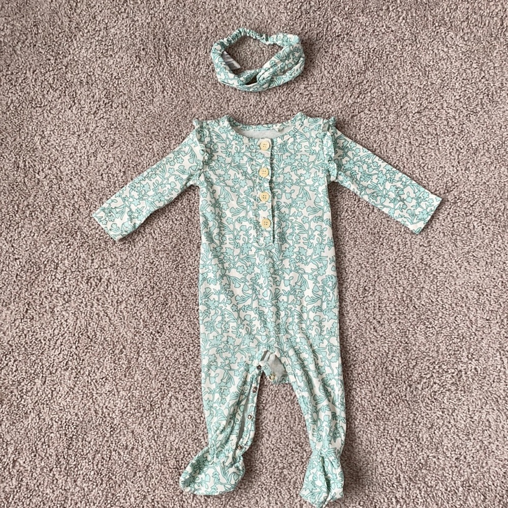 Dainty Jessica Simpson footie w/ elastic headband
